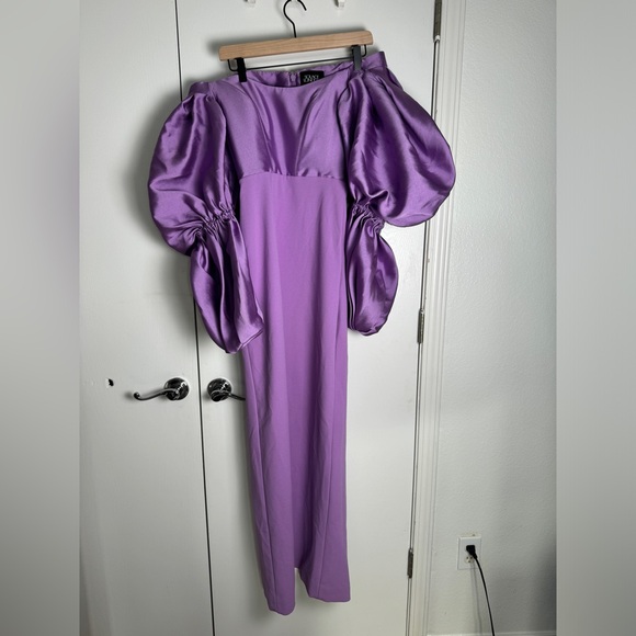SOLACE LONDON
Hedera Off-the-shoulder Maxi Dress In Purple, US 0 - Picture 3 of 8
